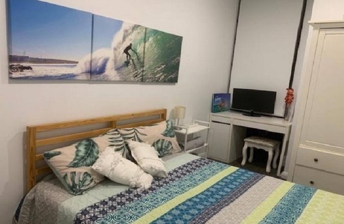 Pagewood House | Modern Escape: Gym, Heated Pool, Spa, Jacuzzi & Garden with BBQs, Pet Friendly