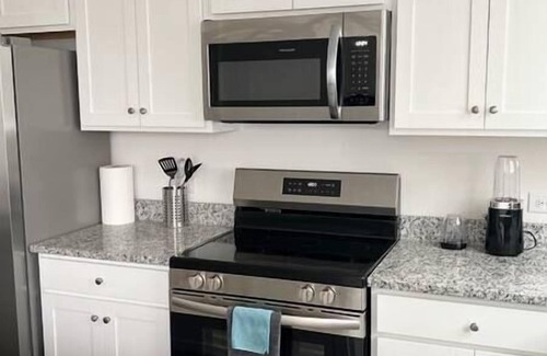 Pendergrass House | Modern Escape Near Chateau Elan & Raceway