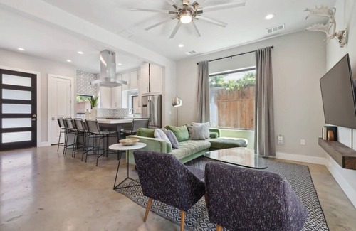 Govalle House | Modern Estate | Private Heated Pool