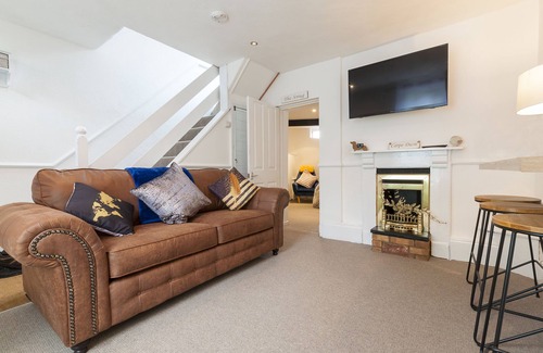 Exeter Apartment | Modern Exeter City Cottage Howell Road