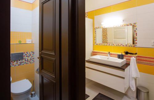 Hradec Kralove Apartment | Modern family apt. with Central Square entrance