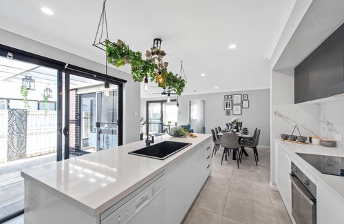 Newport Apartment | "Modern Family Buccaneer" - Newport Q 4020