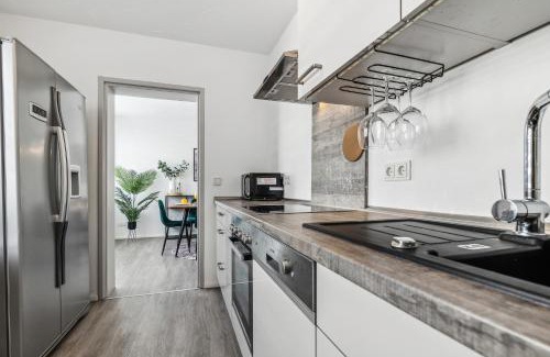 Homburg Apartment | Modern Family & Business Apartment in Homburg - ruhig gelegen - 3 SZ - bis zu 6 Pers - Balkon - Badewanne - WLAN 250 Mb - Parkplätze - Self-Check-in