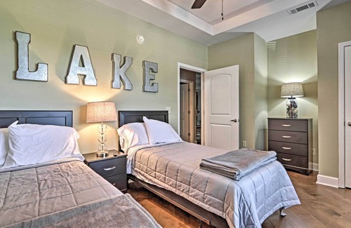 Bean Station Condo | Modern Family Condo with Pano Lake Views & Pool!