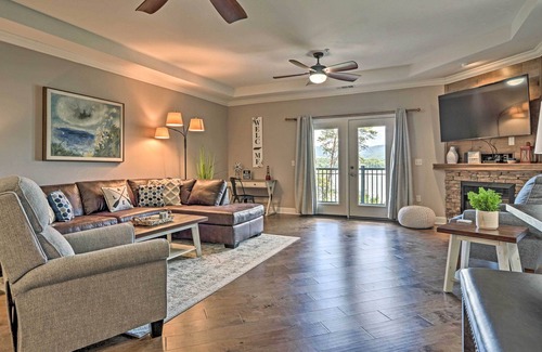 Bean Station Condo | Modern Family Condo with Pano Lake Views & Pool!