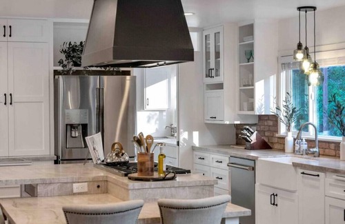 Thousand Oaks House | Modern Family Farmhouse (pool, spa, treehouse +)
