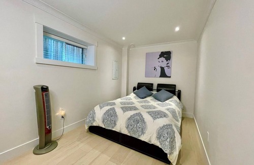 Grandview-Woodland House | Modern, family friendly space with Air conditioning, 8 min to Downtown!