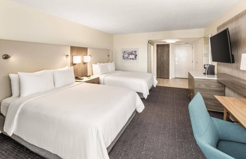 Florida Central Atlantic Coast Hotel | Modern Family-Friendly Unit near Disney World
