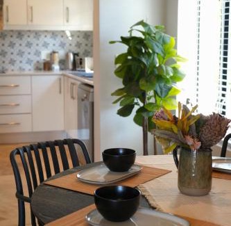 Cape Winelands House | Modern Family Golf Lodge in Winelands Paradise