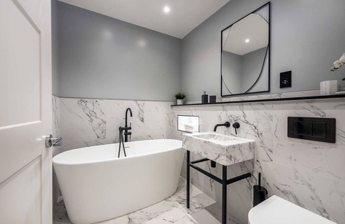 Tring House | Modern family home near London