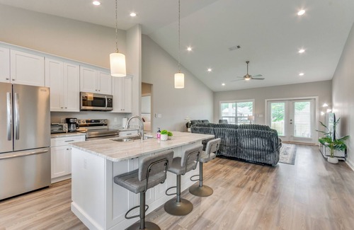 Florida Panhandle House | Modern Family Home w/Spacious Yard in Milton