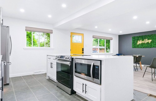 Alta Vista Area House | Modern Family Oasis ~ 5★ Location, Games, Backyard