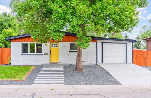 Alta Vista Area House | Modern Family Oasis ~ 5★ Location, Games, Backyard