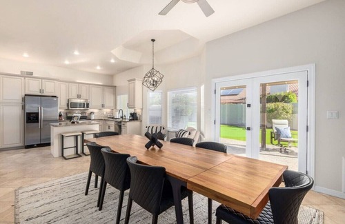 Scottsdale Vista North House | Modern Family Retreat - Pool|Spa|Firepit|Putt Grn
