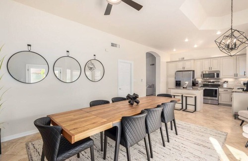 Scottsdale Vista North House | Modern Family Retreat - Pool|Spa|Firepit|Putt Grn