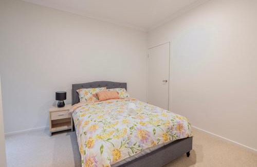 Point Cook House | Modern Family Retreat in Point Cook and Free Parking