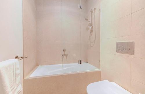 Point Cook House | Modern Family Retreat in Point Cook and Free Parking