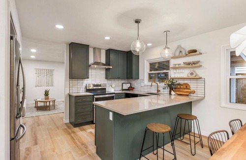 Bethany House | Modern Family Retreat in Bethany