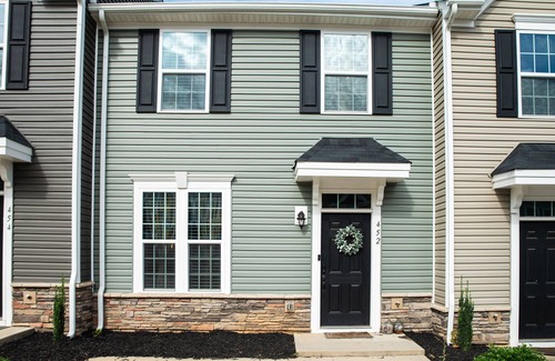 Arcadia House | Modern Family Townhome/Spartanburg Downtown w/PRIVATE BACKYARD