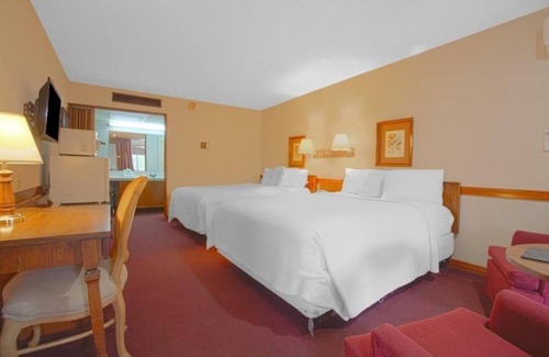 Liberal Hotel | Modern Family Unit, Parking, Pets OK, Near Buffet & Airport