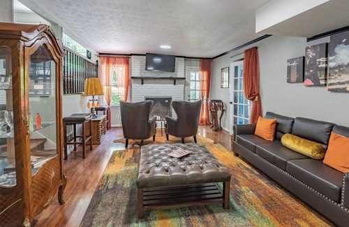Lithonia House | Modern Family Utopia+Jacuzzi+3 Fire-Pits+King-Suite+Home Office+Free Parking