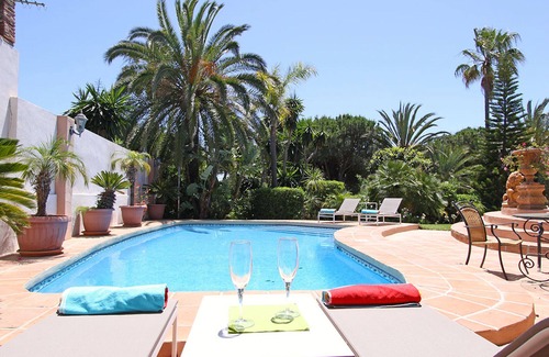 Urbanizacion Marbessa Villa | Modern Family Villa close to the beach & private pool possible to heat.