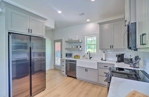 Higden House | Modern Farmhouse with large yard, 3 miles to lake
