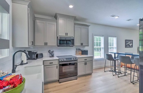 Higden House | Modern Farmhouse with large yard, 3 miles to lake