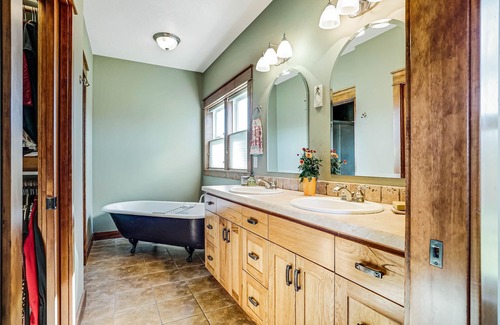 Dallas Other | Modern Farmhouse in the country on the golf course