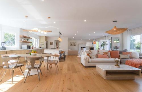 Sebastopol House | Modern Farmhouse on 1 Acre Lot Just Steps From Regional Park with Hot Tub