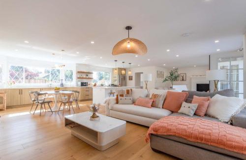 Sebastopol House | Modern Farmhouse on 1 Acre Lot Just Steps From Regional Park with Hot Tub