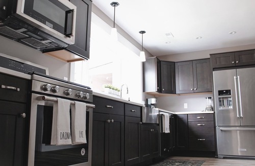 Wheeler House | Modern FarmHouse Stay On 12 Acres with Fireplace and Hot Tub, Sleeps 16