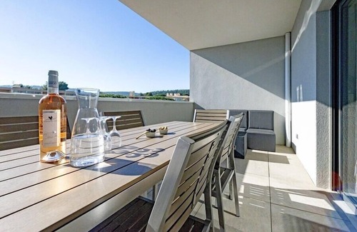 La Faviere Apartment | Modern Flat with Pool and Parking at la Favière