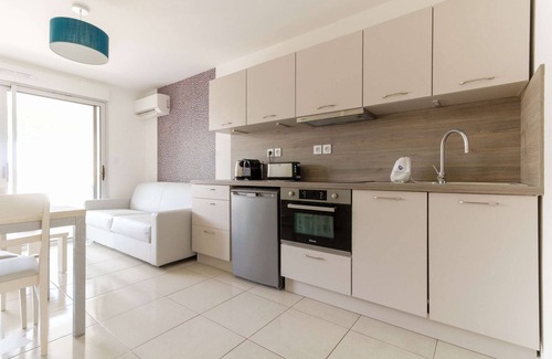 La Faviere Apartment | Modern flat with Parking - Hotel services included
