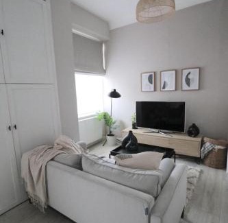 Bonnington Apartment | Modern Flat in Central Edinburgh