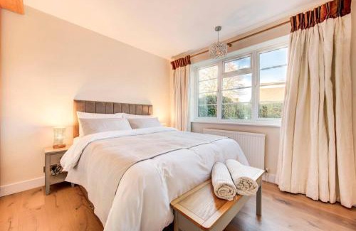 Cleveland Apartment | Modern flat near Pitshanger Park