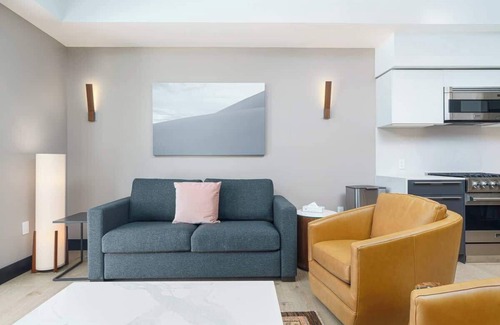 Berkeley Hotel | Modern Flat on Tennyson St w/Balcony & Views
