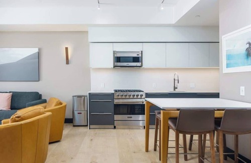 Berkeley Hotel | Modern Flat on Tennyson St w/Balcony & Views
