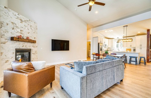 Florissant House | Modern Florissant Mountain Retreat w/Deck & Grill
