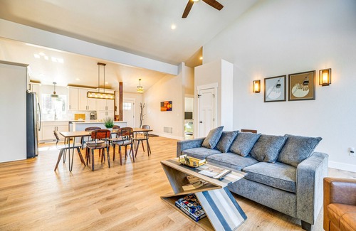 Florissant House | Modern Florissant Mountain Retreat w/Deck & Grill