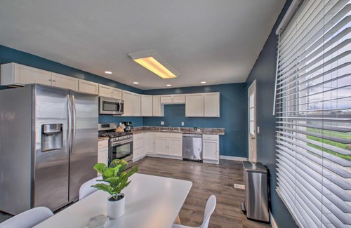 Fort Wayne House | Modern Fort Wayne Home with Yard - 3 Mi to Dtwn
