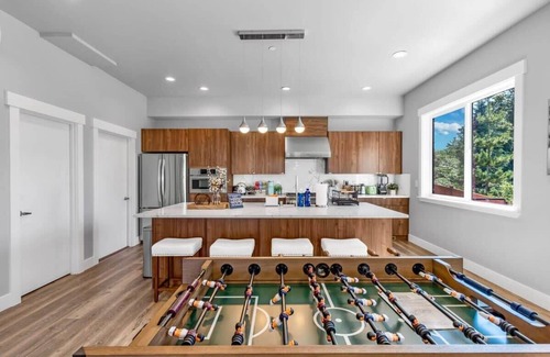 Kennydale House | Modern Fortress w/4 Decks| AC in all rooms |Gym