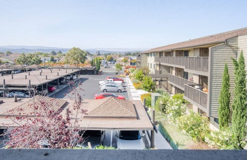 Foster City Apartment | Modern Foster City 1BR w/ Gym, Pool, W/D, near highways, by Blueground