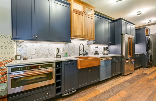 Franklin Apartment | Modern Franklin Studio: Prime Downtown Location!
