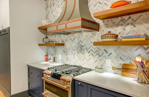 Franklin Apartment | Modern Franklin Studio: Prime Downtown Location!