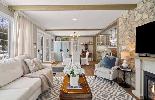 Historic Old Town House | Modern French Cottage in Old Town! "The 506"