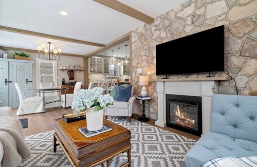 Historic Old Town House | Modern French Cottage in Old Town! "The 506"