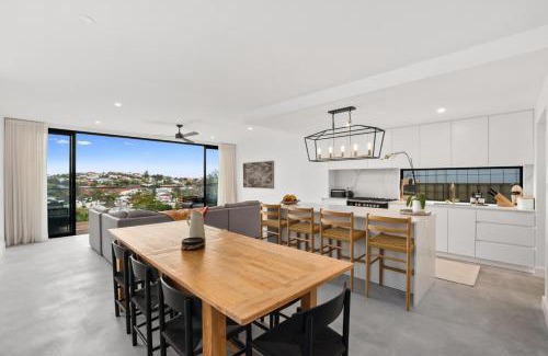 Queenscliff House | Modern Freshwater Beach Pad