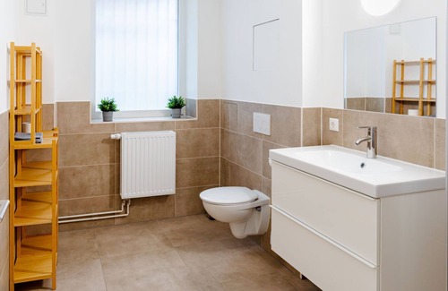 Steintor-Vorstadt Apartment | Modern furnished apartment for 4 persons directly at Rostock main station.
