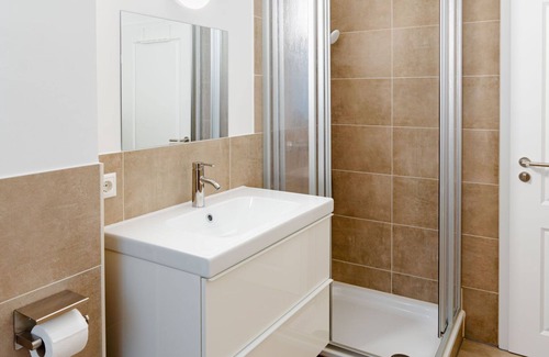 Steintor-Vorstadt Apartment | Modern furnished apartment for 4 persons directly at Rostock main station.